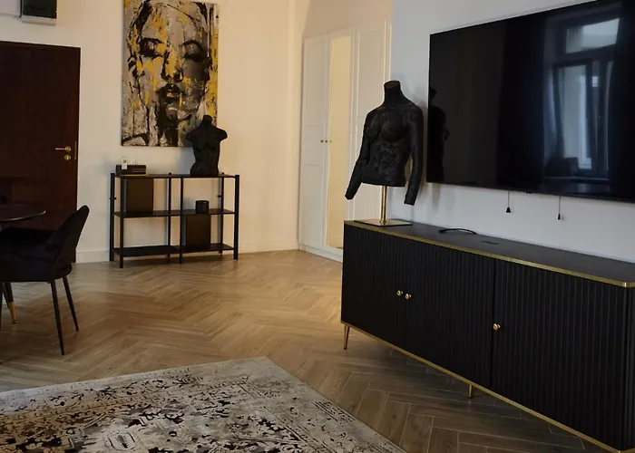 Komfortowy Apartament Z Parkingiem, 70M2, Srodmiescie -Klimatyzacja, Dostep Na Kod-Polonia Resident